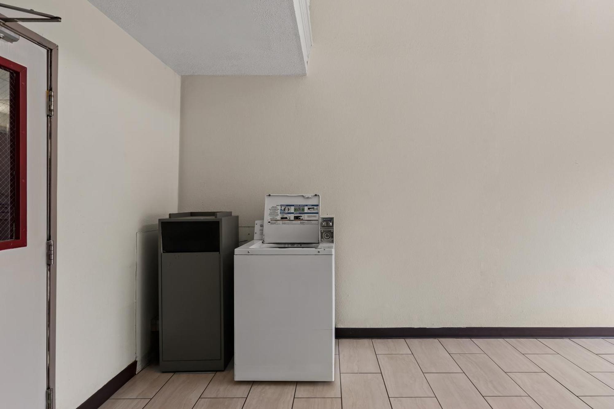 Red Lion Inn & Suites Caseyville Esterno foto