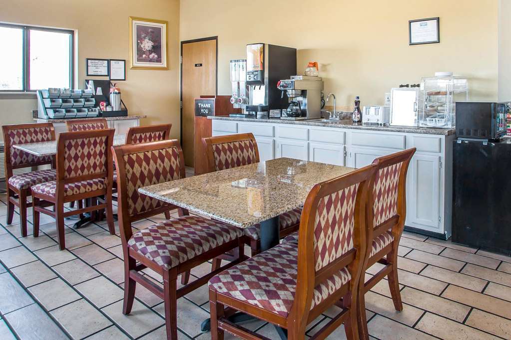 Red Lion Inn & Suites Caseyville Ristorante foto